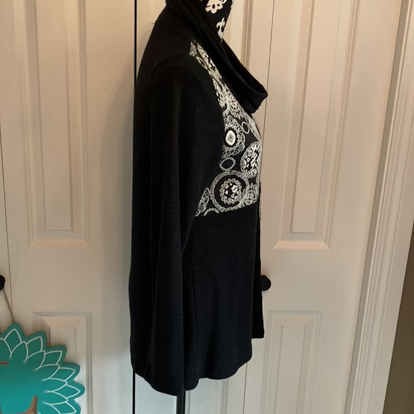 Fabulous black poly/cotton sweater w/light cowl neck in creamy blackgray pattern - Picture 4 of 11